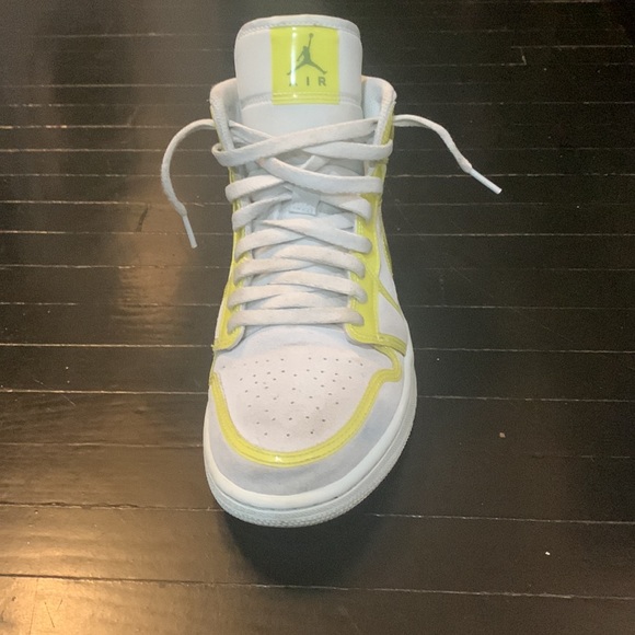 COPY - WMNS Air Jordan 1 Mid LX - Picture 2 of 5
